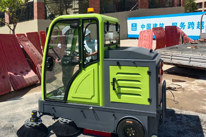 中建三局引进莱特LT-S20扫地车 科技赋能清洁 助力争先发展